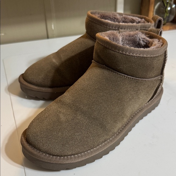 Suede HIPPY Women Ankle Faux Fur Lined Booties Size 7.5 - Picture 1 of 9